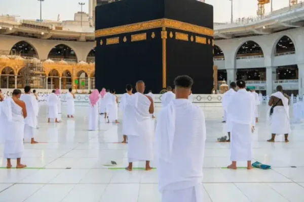 How to Prepare for a Comfortable Umrah Trip in Warm Weather Umrah Packages