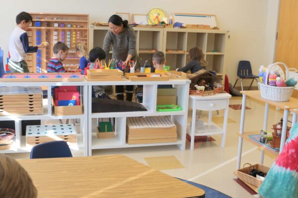 What is the Difference Between a Montessori School and a Regular School? Montessori School