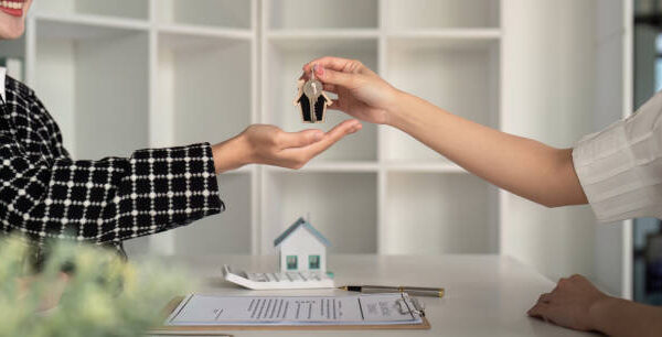 How Can A Real Estate Agent Help You Sell Your Home Faster? real estate agent