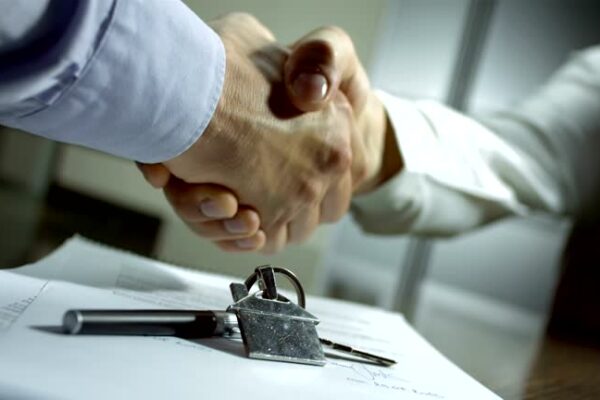 What Strategies Does a Residential Real Estate Agent Use to Sell Fast? residential real estate agent